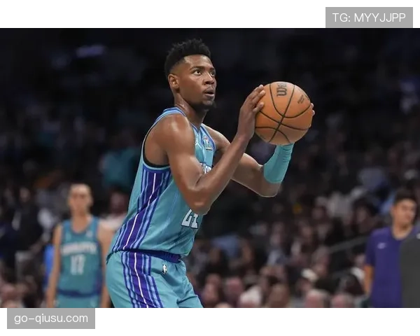 半场数据：黄蜂队普拉姆利首节抓下5个前场板，但二次进攻转化为得分的比例仅为20%。